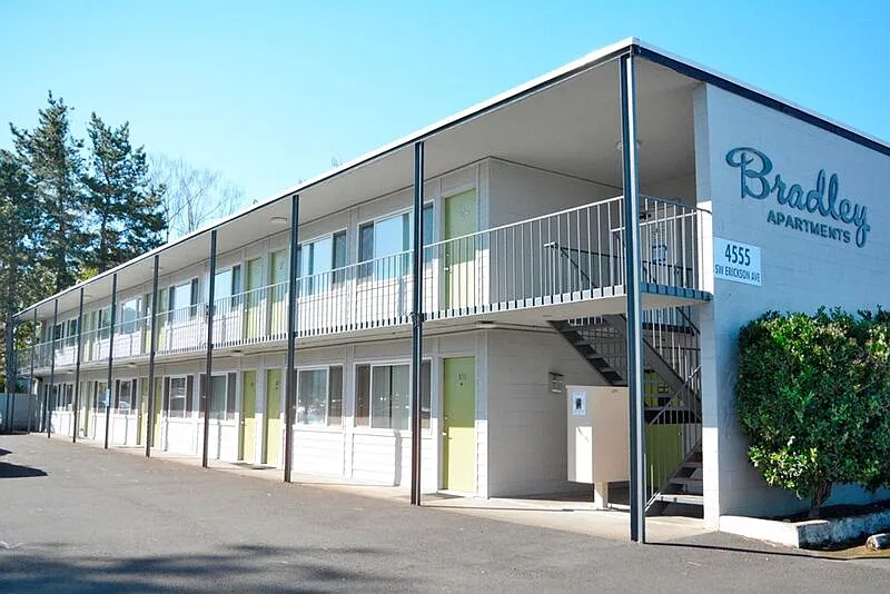 4555 SW Erickson Ave #108