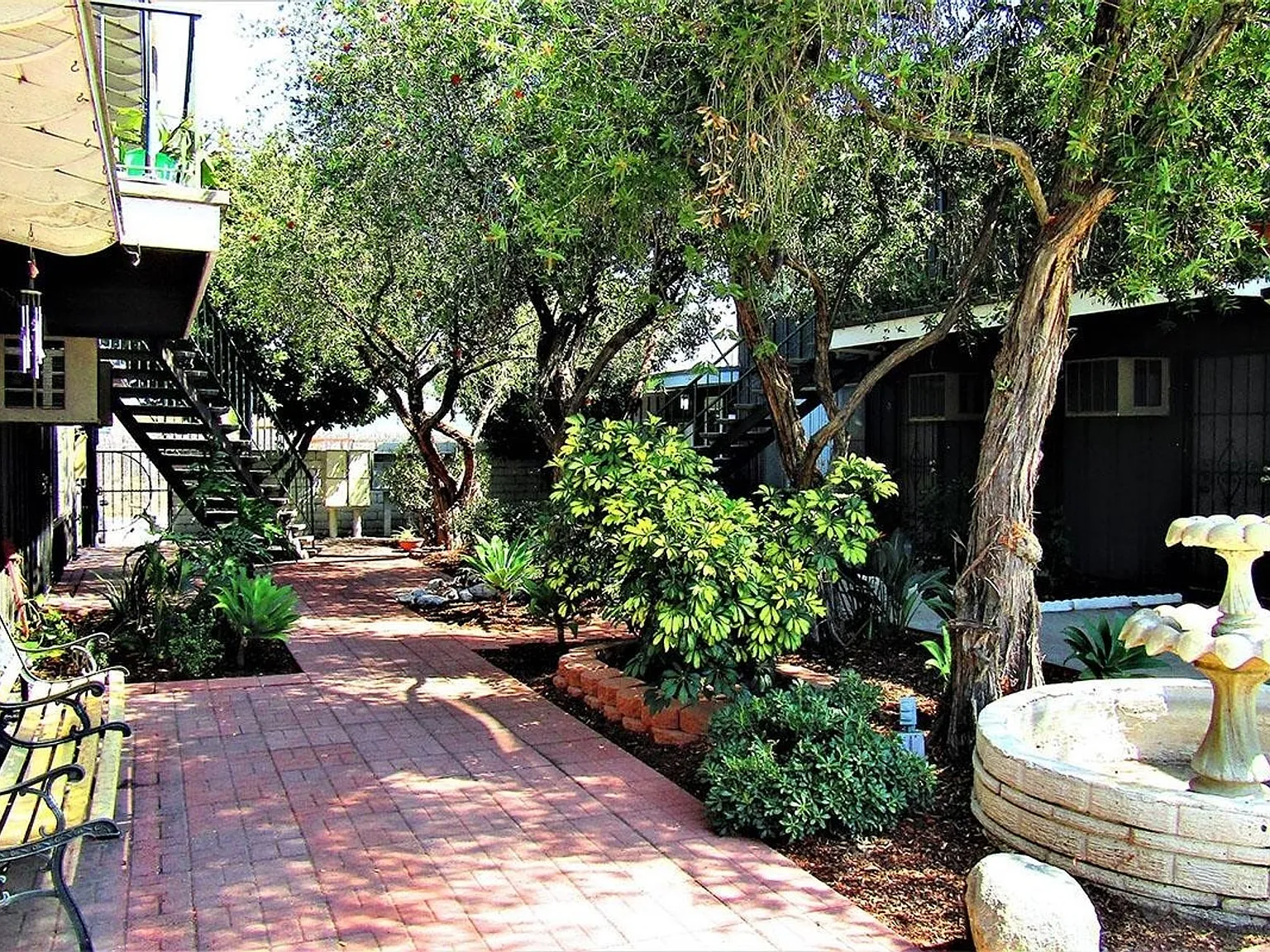 Town and Country Garden Apartments — Photo 4