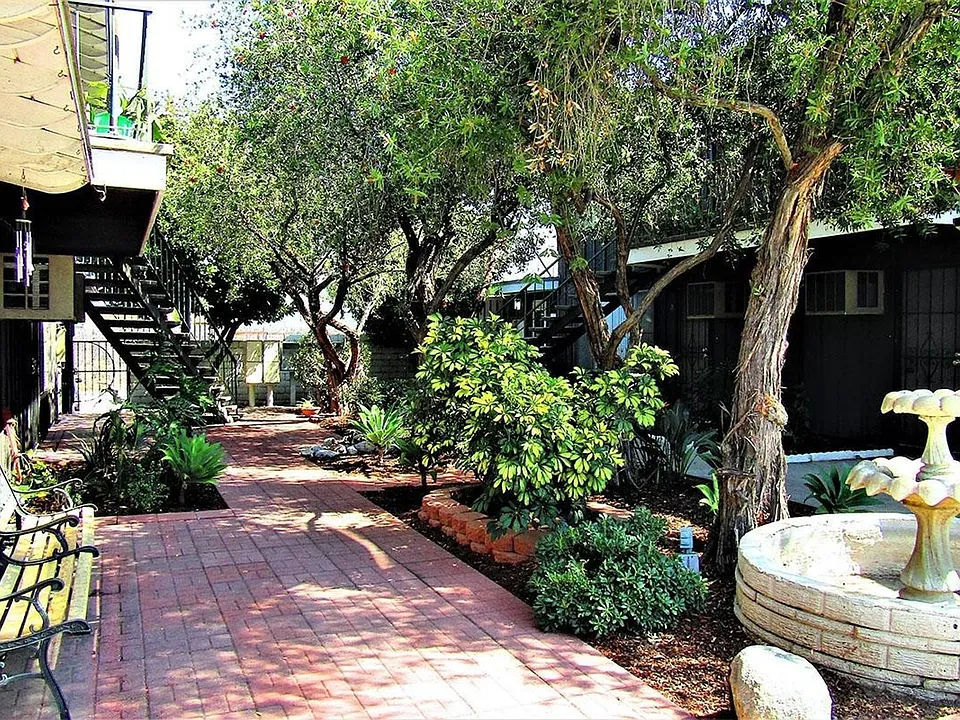 Town and Country Garden Apartments