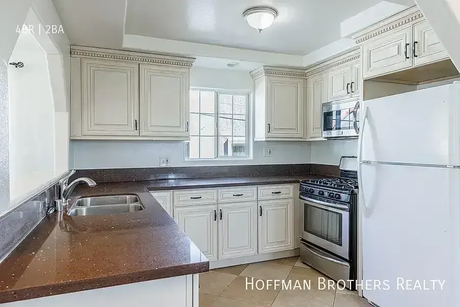 1552 S Cochran Ave Los Angeles, CA 90019 — Photo 3