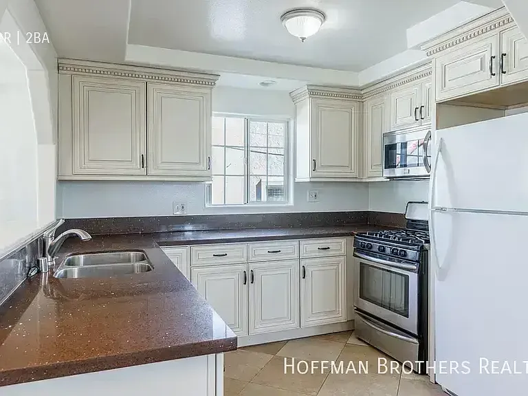 1552 S Cochran Ave — Photo 3