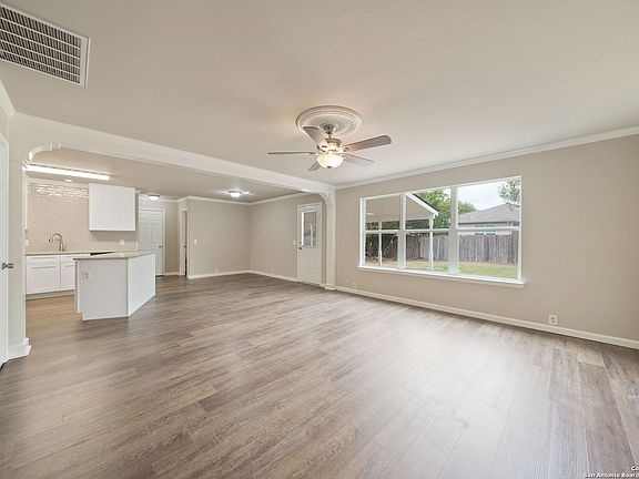 5th image of 15839 BRISBANE DR