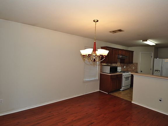 5th image of 1114 Blewett Dr