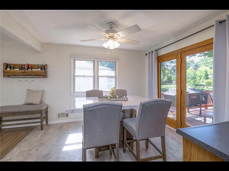 9110 Farley Ln — Photo 28