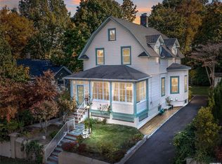 13 Monroe St, Port Washington, NY 11050