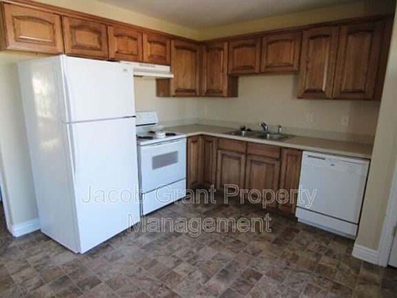 2nd image of 225 Opal Ct APT 1B