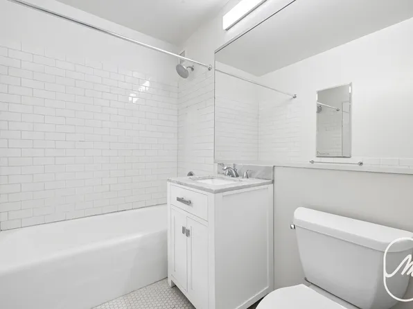 15 Park Row image 13 of 22