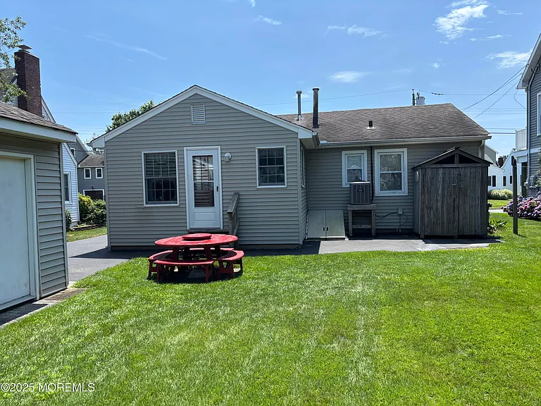 203 Princeton Ave — Photo 16