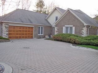 570 Rivershire Pl, Lincolnshire, IL 60069