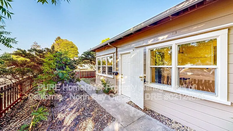 1 bed, 1.0 bath, 600 sqft, $1,900 — Photo 2