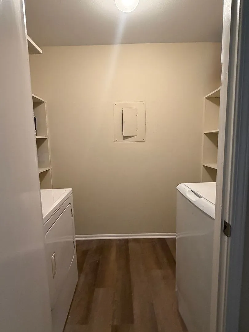2BD, 2BA apartment located near the intersection of Perkins and Essen — Photo 4