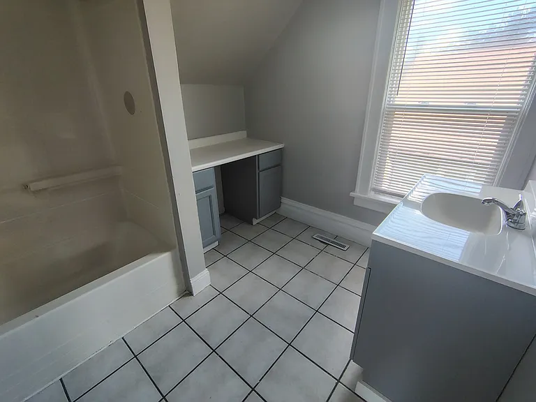 514 Sheridan St — Photo 10