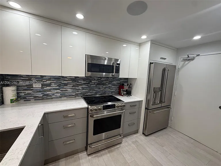 5555 Collins Ave #12C — Photo 9
