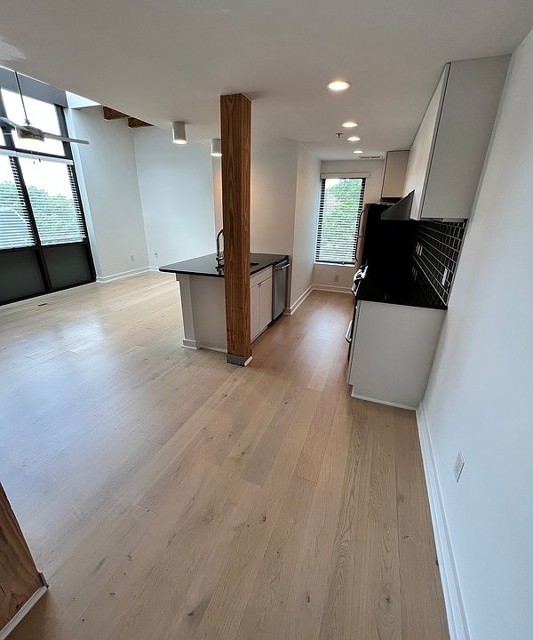 1st image of 418 N 25th St APT 320