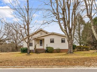 1264 22nd St NE, Hickory, NC 28601