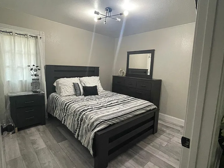 2810 S Poplar St #8 — Photo 21