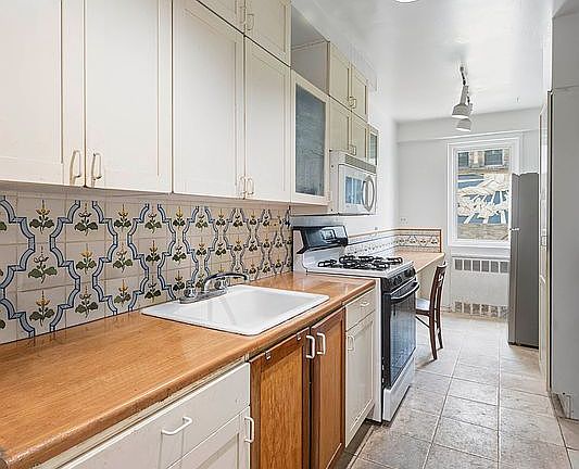 5th image of 30 W 60th St APT 5P