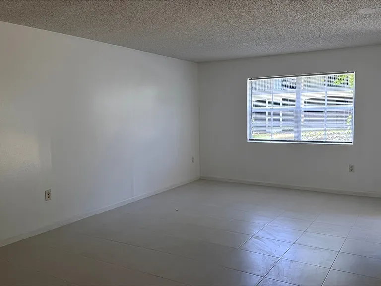 3407 Winkler Ave #309 — Photo 14