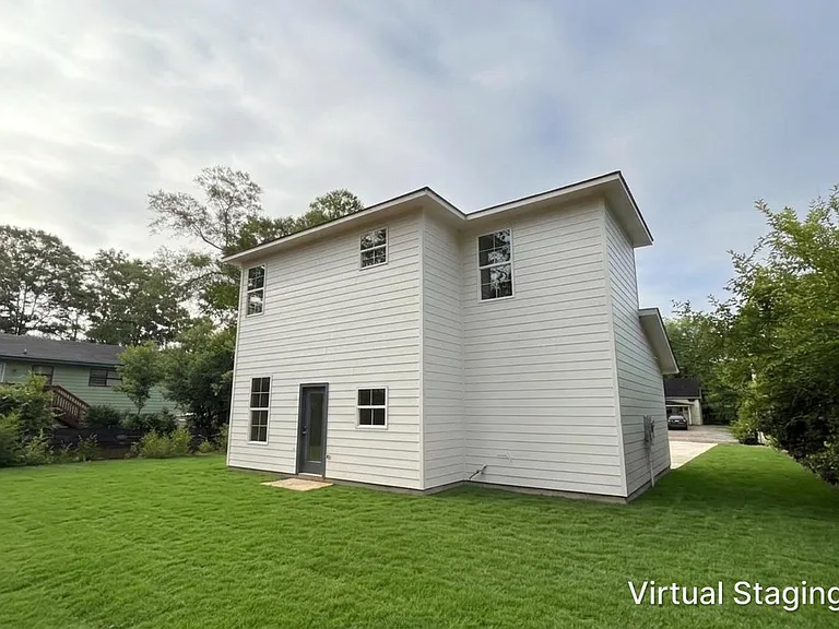 215 W Chappell St — Photo 5