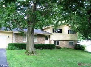 3833 Leewood Rd, Stow, OH 44224