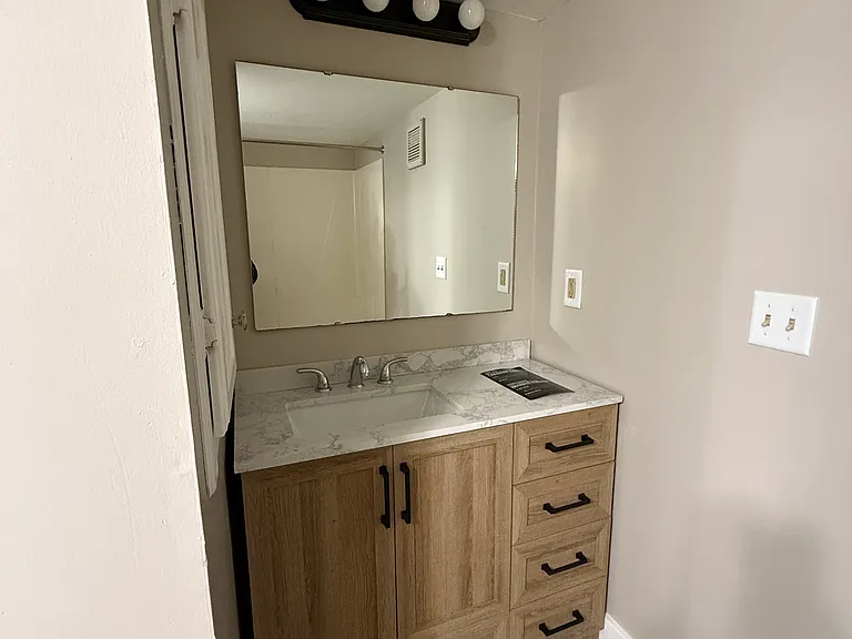 704 Walnut St — Photo 16