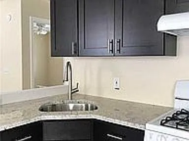 242 Spring Rd #B — Photo 8