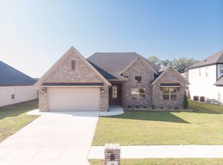 70 Corniche Cv, Maumelle, AR 72113