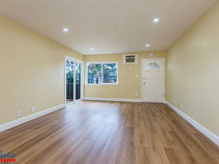 214 Washington St #2 — Photo 4
