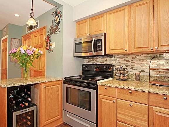 4th image of 10030 W Grange Ave