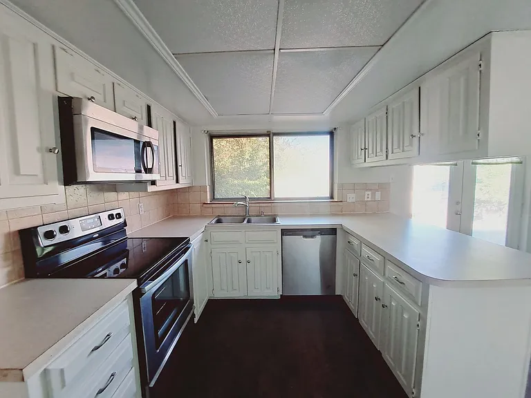 4106 Cedar Creek Dr — Photo 9