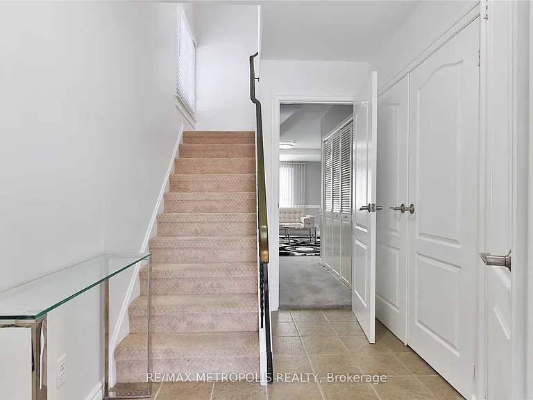 17 Clover Ridge Dr W #1 — Photo 2
