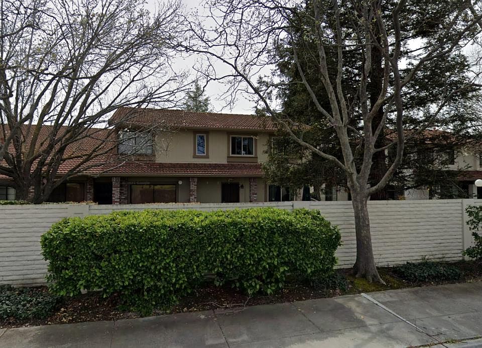 1st image of 419 Colony Crest Dr