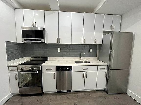3rd image of 2113 5th Ave #1R