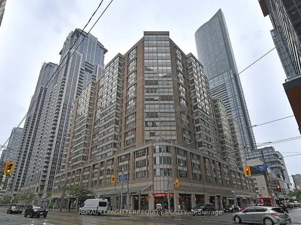 711 Bay St #1113, Toronto, ON M5G 2J8