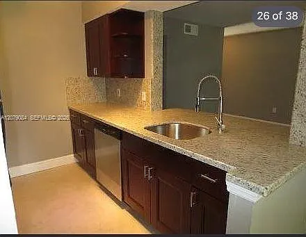 Sailboat Pointe Condo — Photo 4