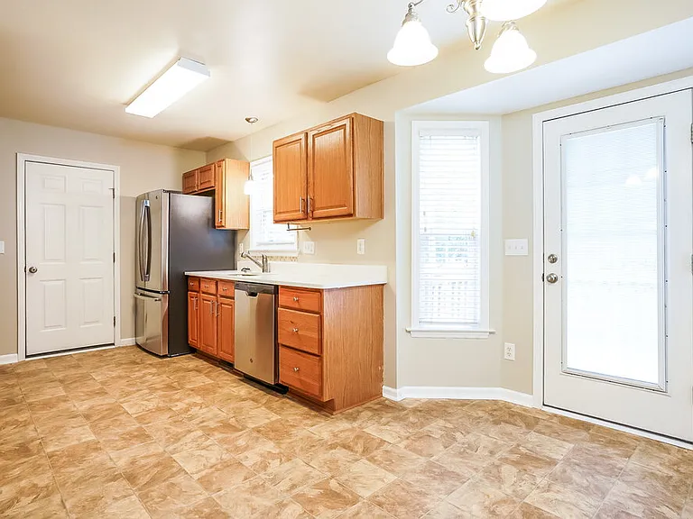 305 Wood Green Dr — Photo 7
