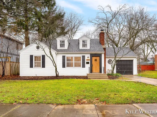 1057 Keneberry Way SE, East Grand Rapids, MI 49506