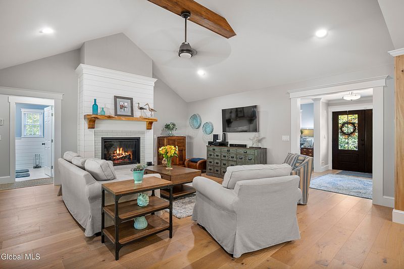 4th image of 20 Sanford Lane