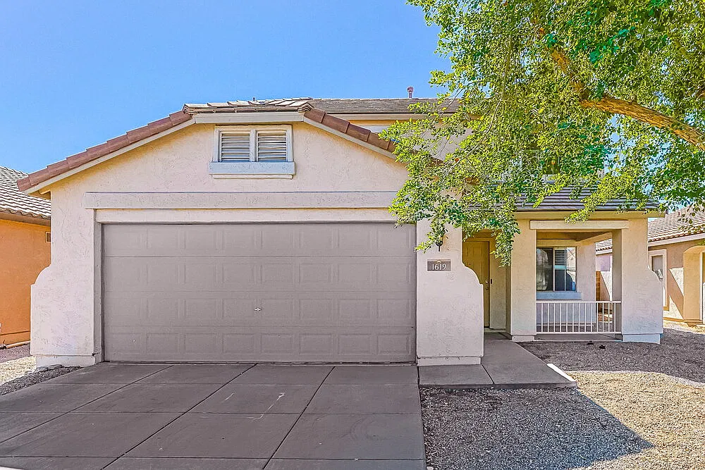 4 bed, 2.5 bath, 2070 sqft, $2,075 — Photo 1