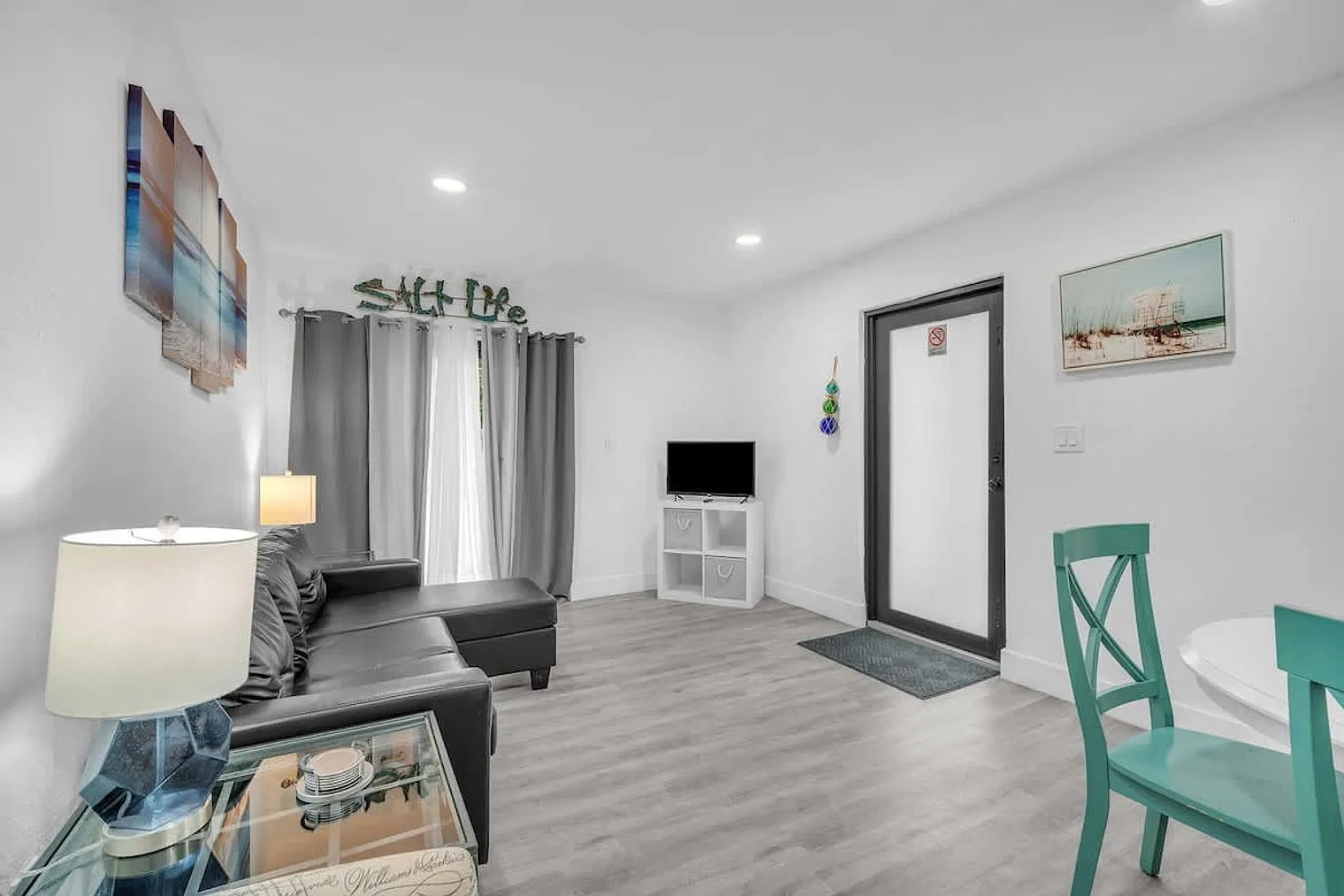 2 bed, 1.0 bath, 796 sqft, $2,937 — Photo 2