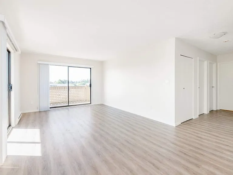 2433 Malaview Ave — Photo 14
