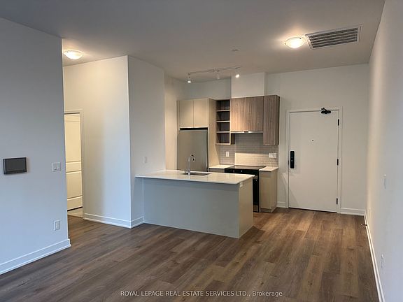 3rd image of 2075 Lakeshore Rd #216