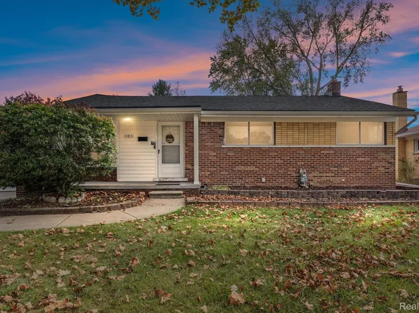 13831 Pearson St, Oak Park, MI 48237