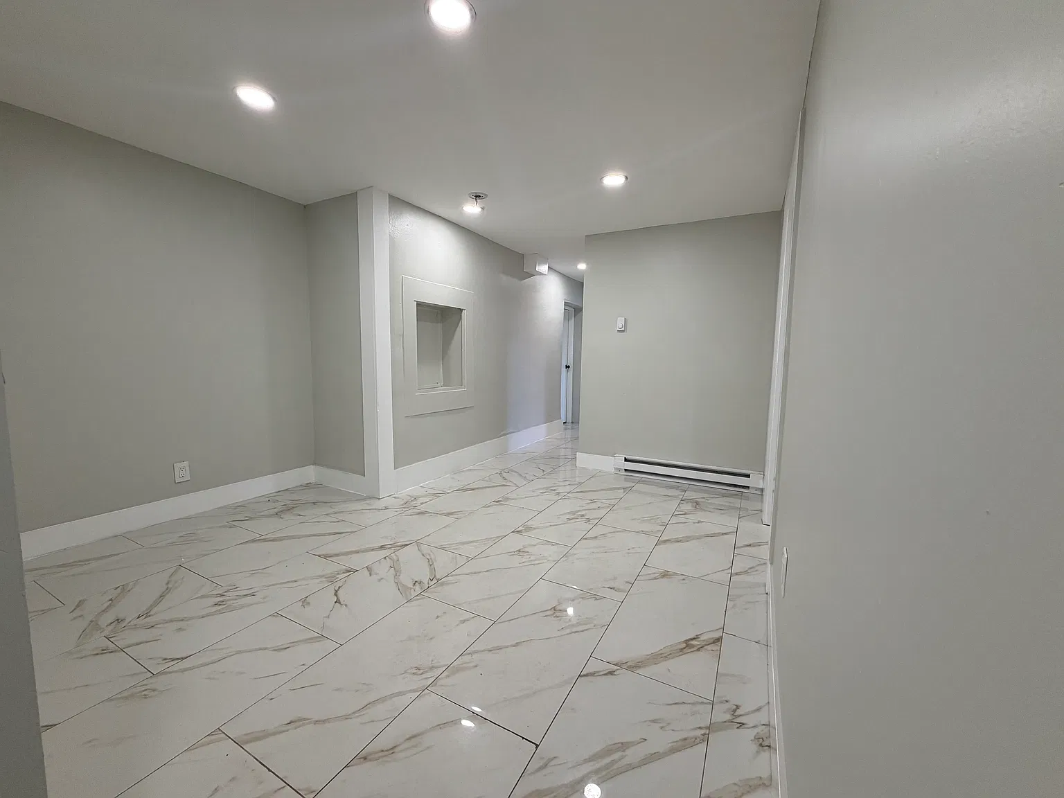 3 bed, 1000 sqft, $2,095 — Photo 2