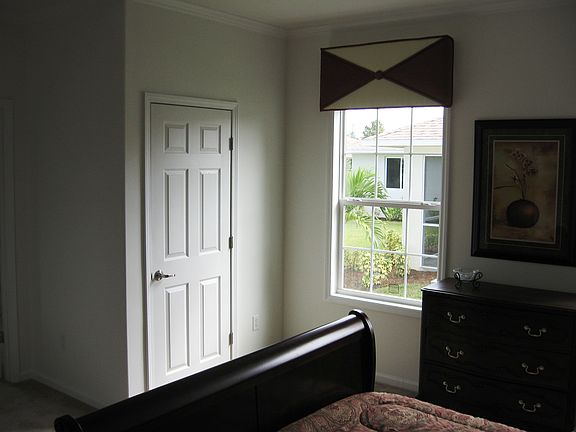 3rd image of 3910 Lee Blvd