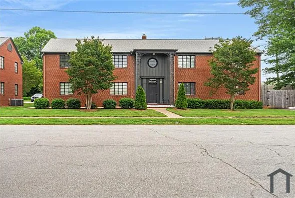 1 bed, $895 — Photo 2