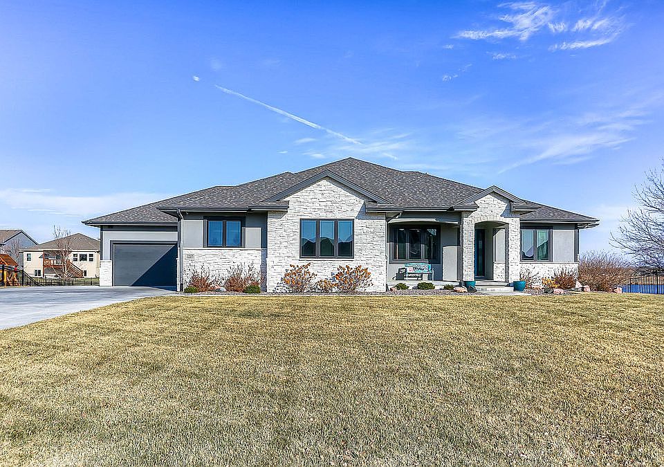 1st image of 19406 Hamilton Cir