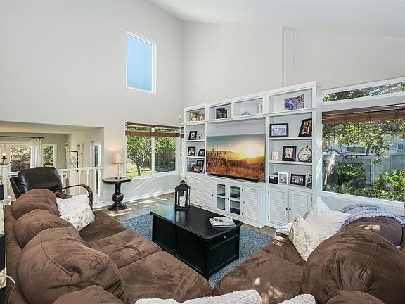 2nd image of 46010 Clubhouse Dr
