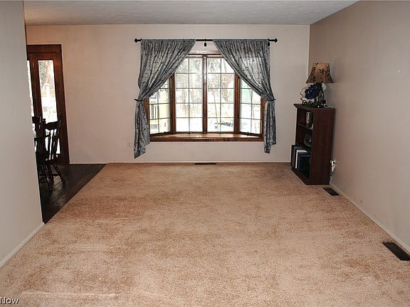 4th image of 5743 Mills Creek Ln