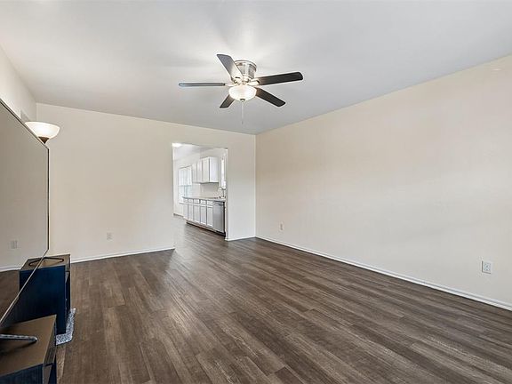 5th image of 637 SW 11th St
